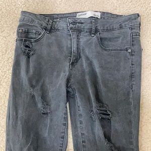 Garage size 3 distressed black jeans